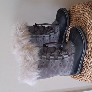 Sorel Girls Youth JOAN OF ARCTIC Grey Waterproof/Insulated Winter Tall Boots S-3